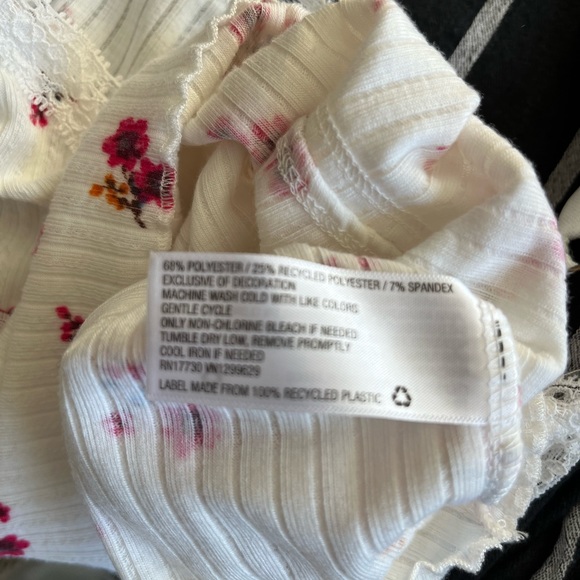 Women’s set of two camisole tops. Wild Fable size L and Medium - Picture 4 of 7